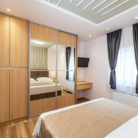 Ferienhaus Mit Privatpool Fuer 8 Personen Ca 160 Qm In Zadar, Dalmatien Und Umgebung *