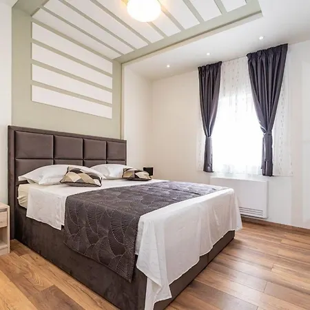 Ferienhaus Mit Privatpool Fuer 8 Personen Ca 160 Qm In Zadar, Dalmatien Und Umgebung *