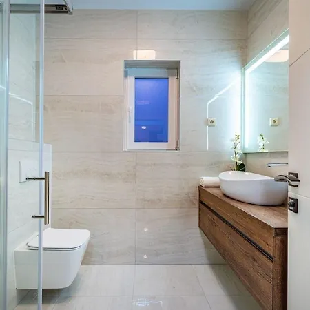 Ferienhaus Mit Privatpool Fuer 8 Personen Ca 160 Qm In Zadar, Dalmatien Und Umgebung *