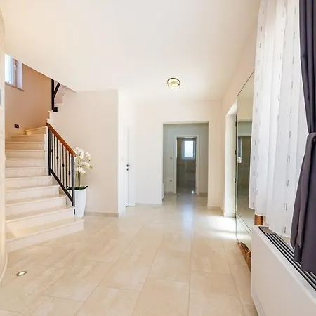 Holiday home Ferienhaus Mit Privatpool Fuer 8 Personen Ca 160 Qm In Zadar, Dalmatien Und Umgebung Zadar