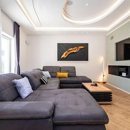 Ferienhaus Mit Privatpool Fuer 8 Personen Ca 160 Qm In Zadar, Dalmatien Und Umgebung