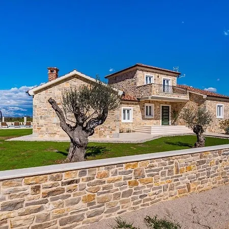 Ferienhaus Mit Privatpool Fuer 8 Personen Ca 160 Qm In Zadar, Dalmatien Und Umgebung