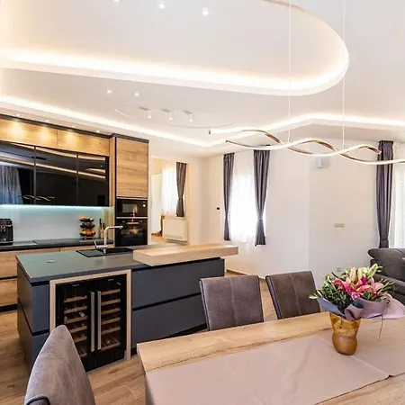 Ferienhaus Mit Privatpool Fuer 8 Personen Ca 160 Qm In Zadar, Dalmatien Und Umgebung