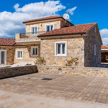 Feriehus Ferienhaus Mit Privatpool Fuer 8 Personen Ca 160 Qm In Zadar, Dalmatien Und Umgebung Zadar