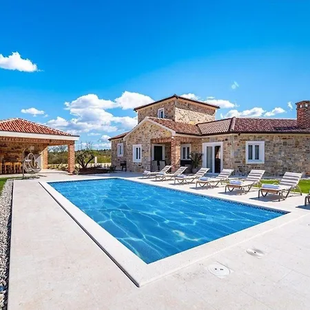 Ferienhaus Mit Privatpool Fuer 8 Personen Ca 160 Qm In Zadar, Dalmatien Und Umgebung Holiday home *